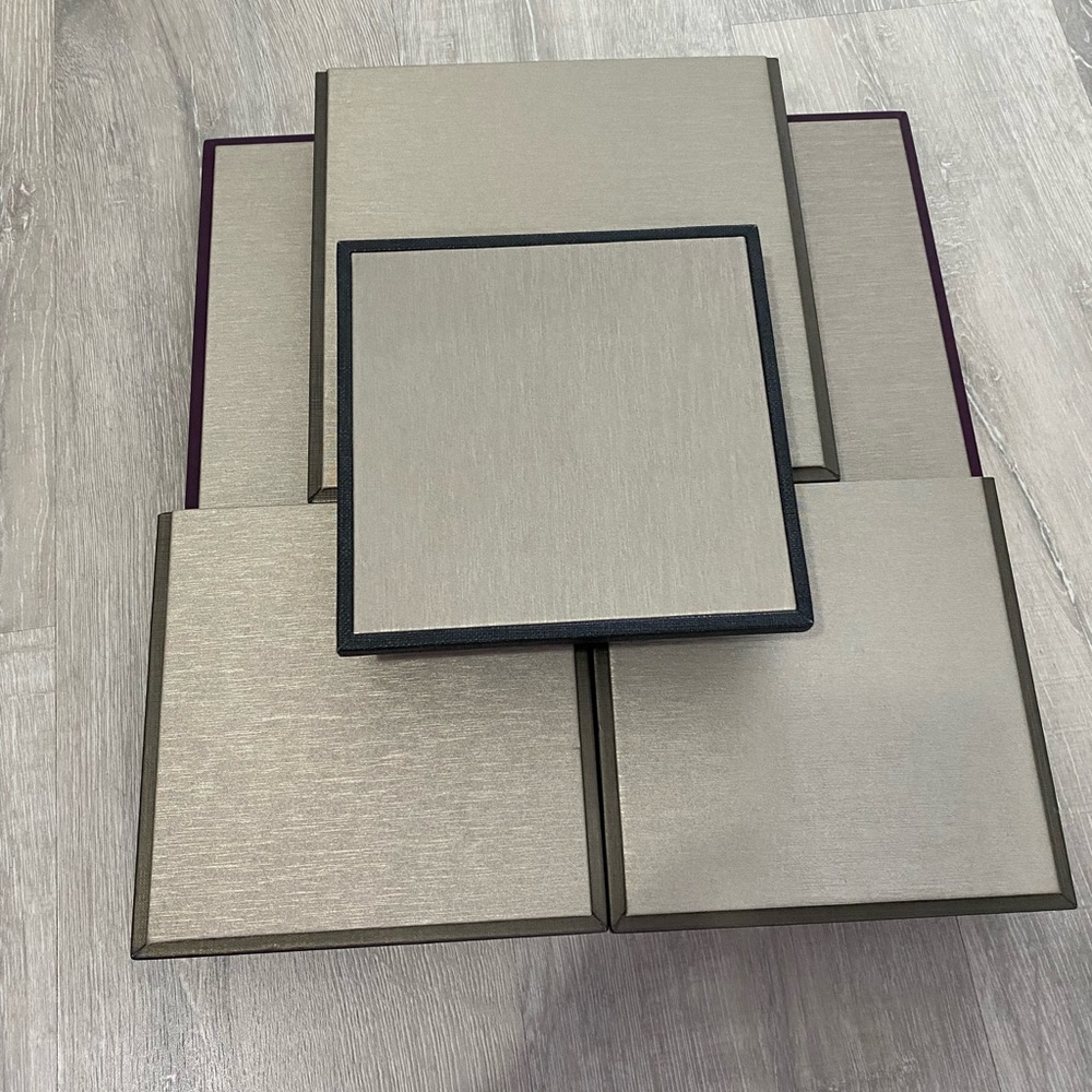 Set of 6 display stands.